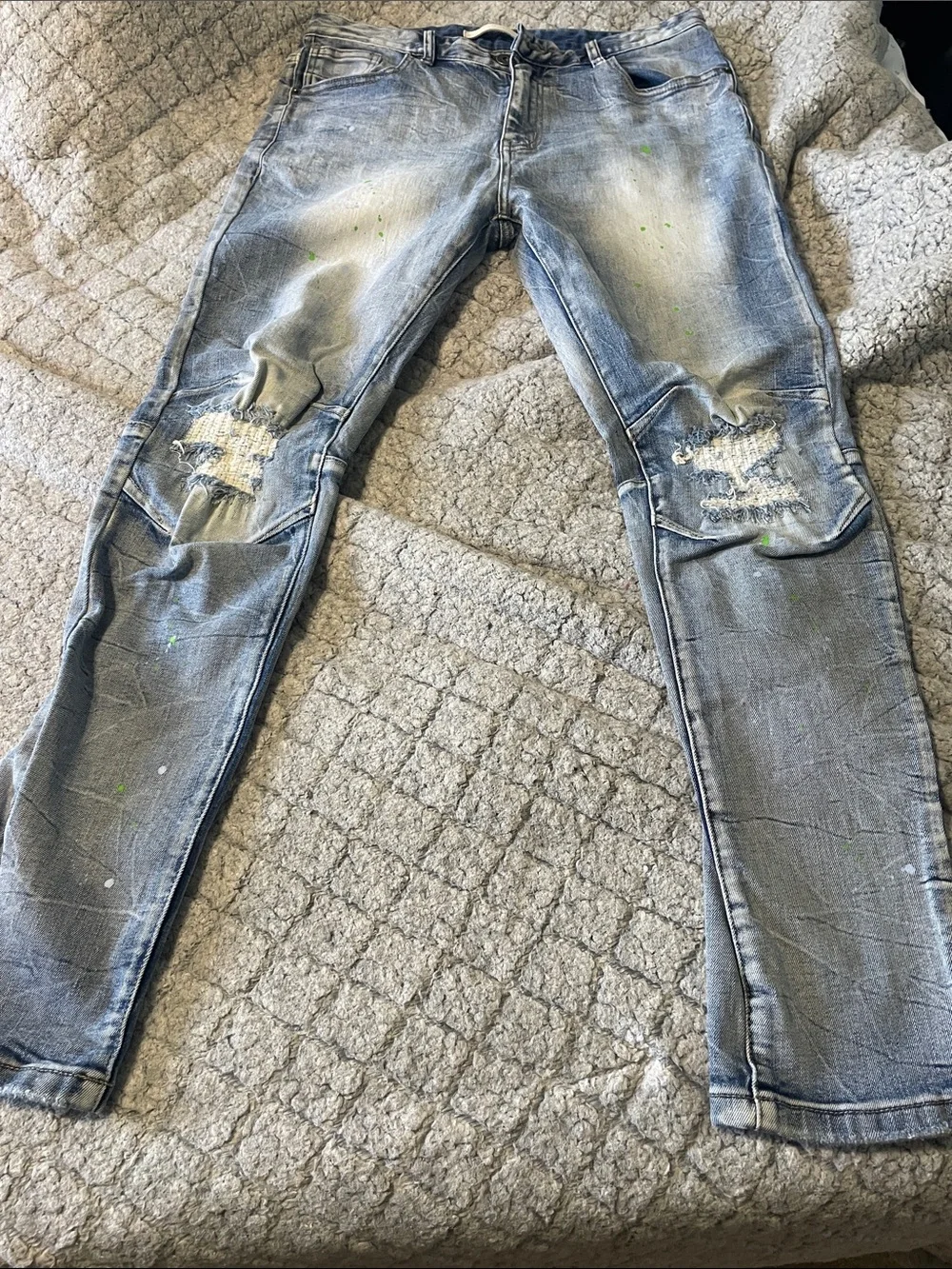 Kloud9 light Wash Skinny Men’s Jeans with Distressed Knees paint splatter 34/32